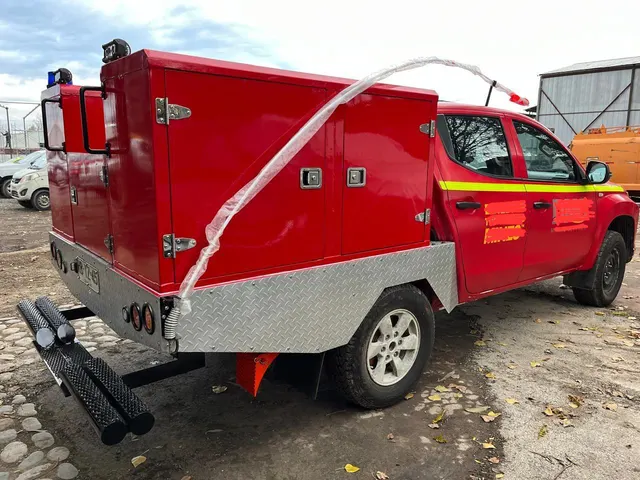 Camionetas de servicio fabricado por APEX