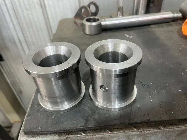 Bujes torneados en acero